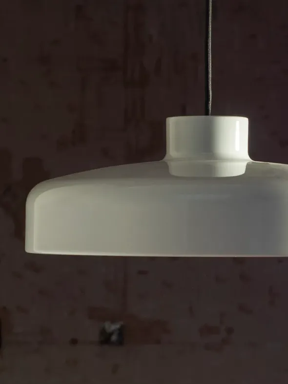 Lacquer pendant medium, grey fra Nine