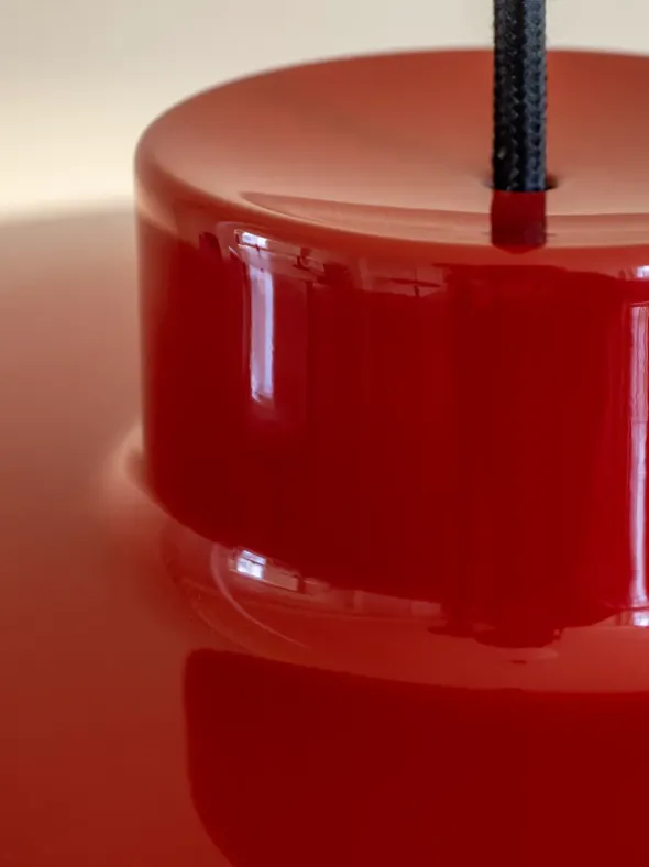 Lacquer pendant small, red fra Nine