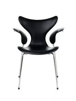 3208 Liljen med armlæn af Arne Jacobsen