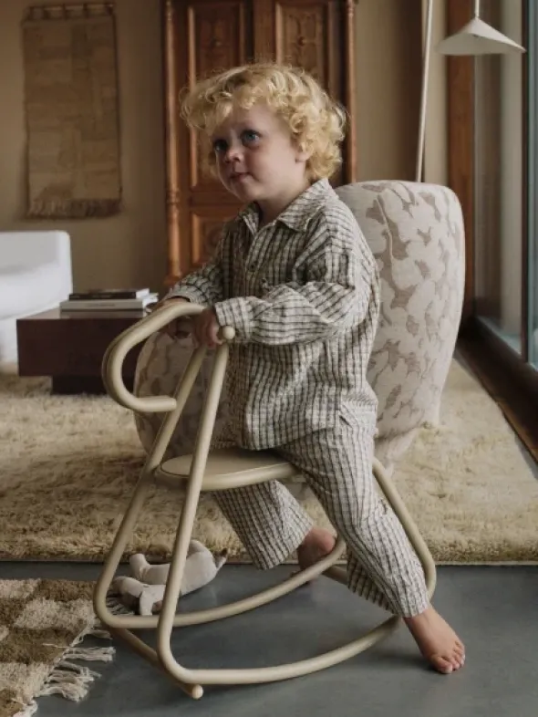 Lussi Rocking Horse – skulpturel gyngehest fra Ferm Living