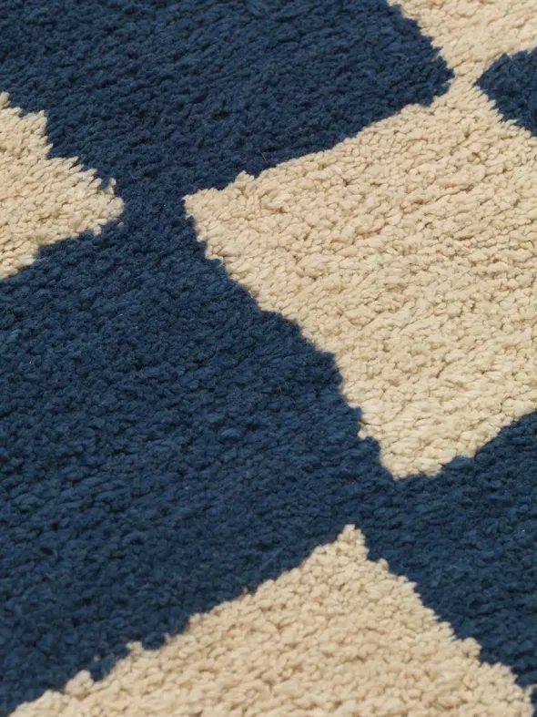 Mara Washable Rug 90 x 150 cm, deep blue fra Ferm Living