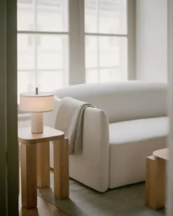 Margin Portable Table Lamp fra New Works