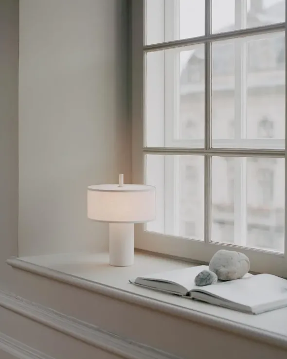 Margin Portable Table Lamp fra New Works