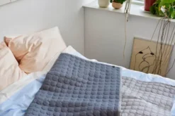 Mega Dot Sengetæppe fra Hay