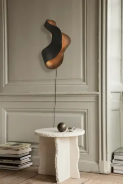 Mineral Sculptural Table fra Ferm Living