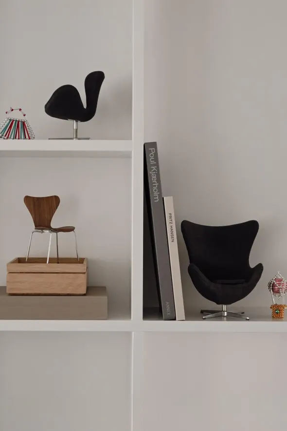 Miniature Serie 7 stol af Arne Jacobsen