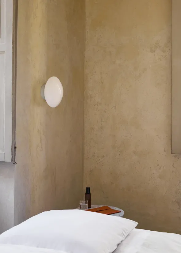 Mist AP22 væg- og loftlampe fra &Tradition