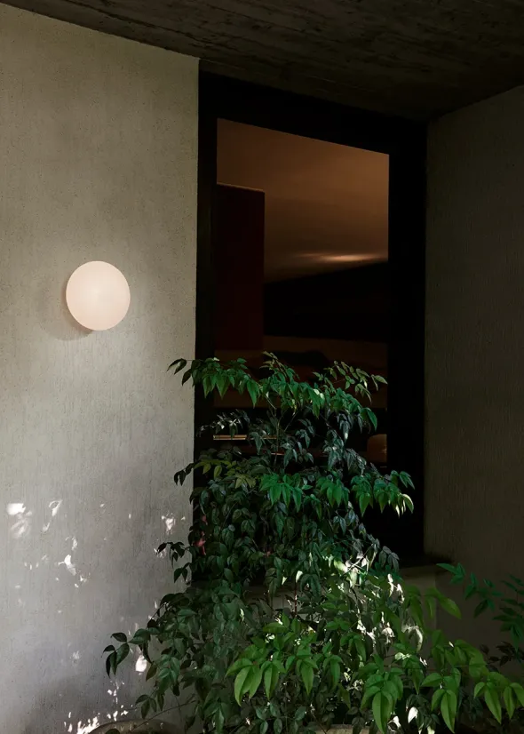 Mist AP22 væg- og loftlampe fra &Tradition