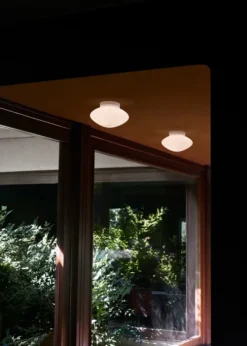 Mist AP22 væg- og loftlampe fra &Tradition