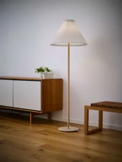 Model 328 Gulvlampe, eg fra Le Klint