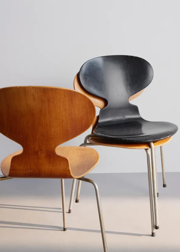 3100 Myren med 3 ben, krom stel af Arne Jacobsen