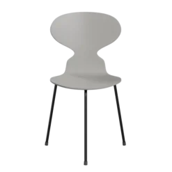 3100 Myren med 3 ben, sort stel af Arne Jacobsen