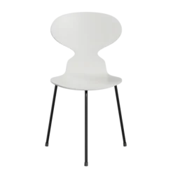 3100 Myren med 3 ben, sort stel af Arne Jacobsen