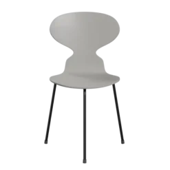 3100 Myren med 3 ben, sort stel af Arne Jacobsen