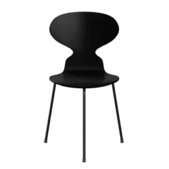 3100 Myren med 3 ben, sort stel af Arne Jacobsen