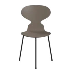 3100 Myren med 3 ben, sort stel af Arne Jacobsen