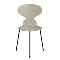 3100 Myren med 3 ben, sort stel af Arne Jacobsen