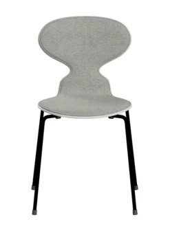 3101 Myren Stol, forsidepolstret af Arne Jacobsen