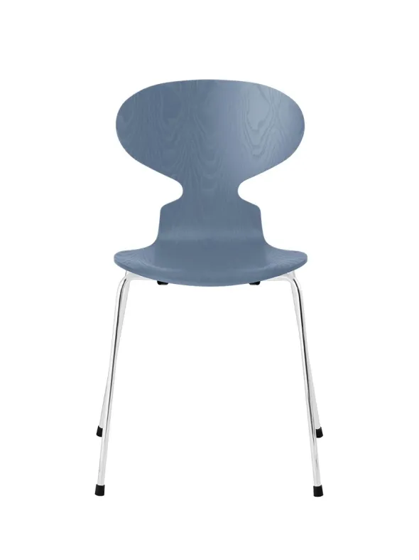 3101 Myren Stol i farvet ask af Arne Jacobsen