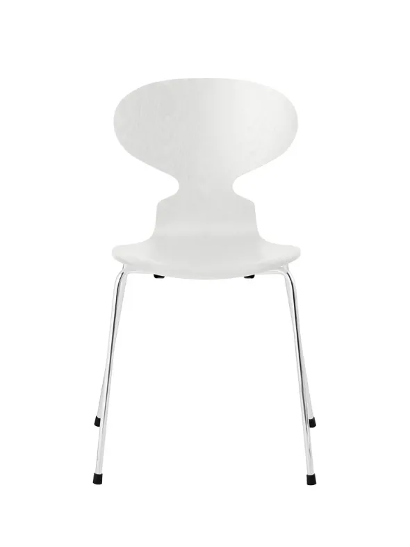 3101 Myren Stol i farvet ask af Arne Jacobsen