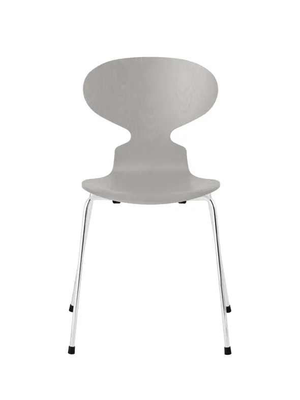 3101 Myren Stol i farvet ask af Arne Jacobsen