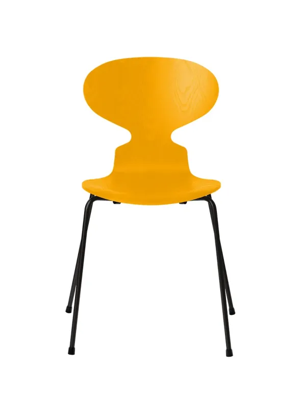 3101 Myren Stol i farvet ask af Arne Jacobsen