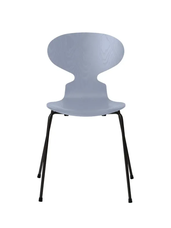 3101 Myren Stol i farvet ask af Arne Jacobsen