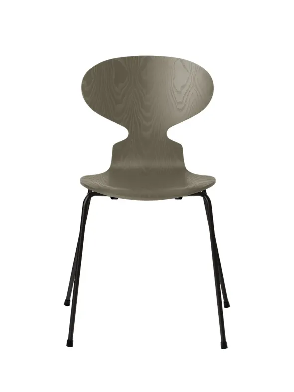 3101 Myren Stol i farvet ask af Arne Jacobsen