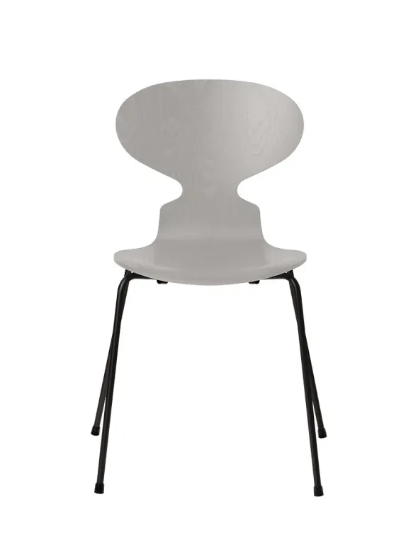 3101 Myren Stol i farvet ask af Arne Jacobsen