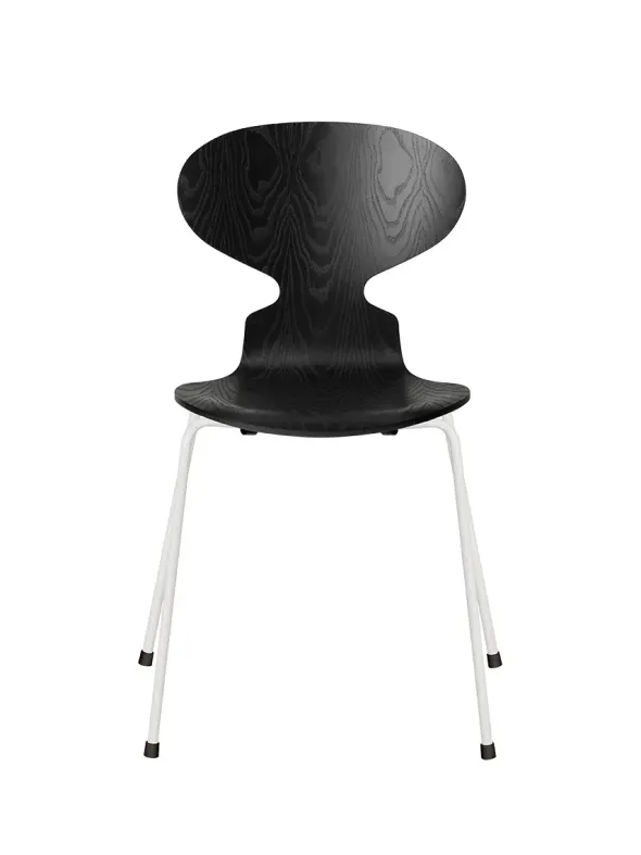 3101 Myren Stol i farvet ask af Arne Jacobsen