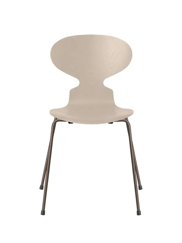 3101 Myren Stol i farvet ask af Arne Jacobsen