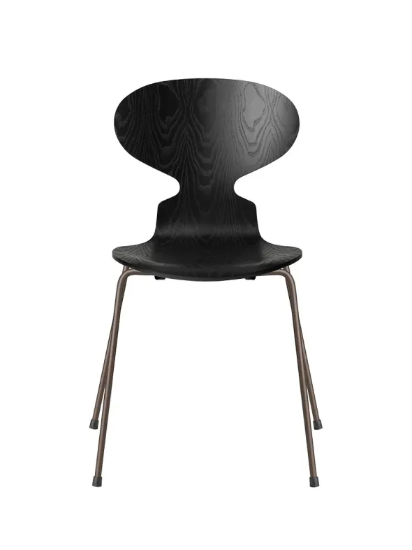 3101 Myren Stol i farvet ask af Arne Jacobsen