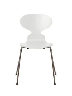 3101 Myren Stol i farvet ask af Arne Jacobsen