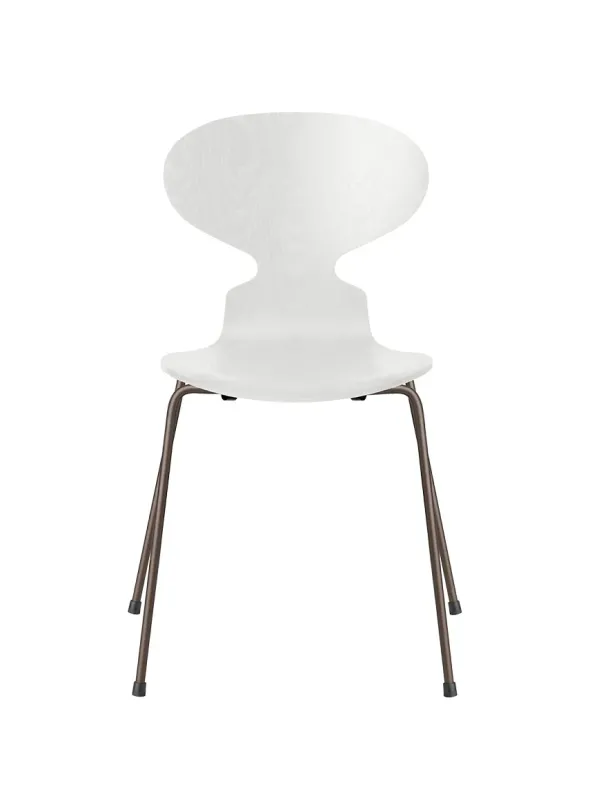 3101 Myren Stol i farvet ask af Arne Jacobsen