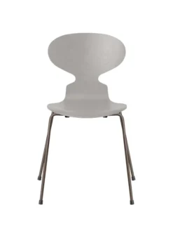 3101 Myren Stol i farvet ask af Arne Jacobsen