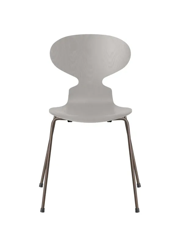 3101 Myren Stol i farvet ask af Arne Jacobsen