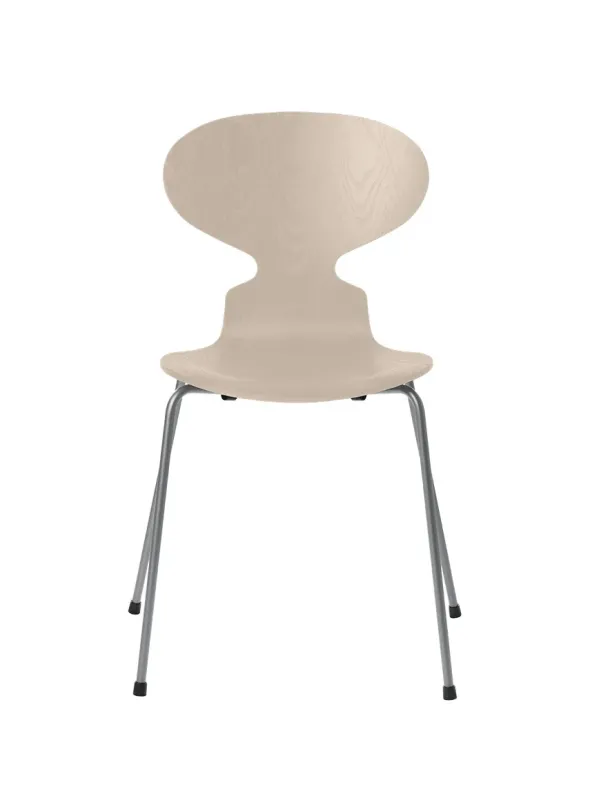 3101 Myren Stol i farvet ask af Arne Jacobsen