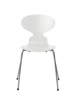 3101 Myren Stol i farvet ask af Arne Jacobsen
