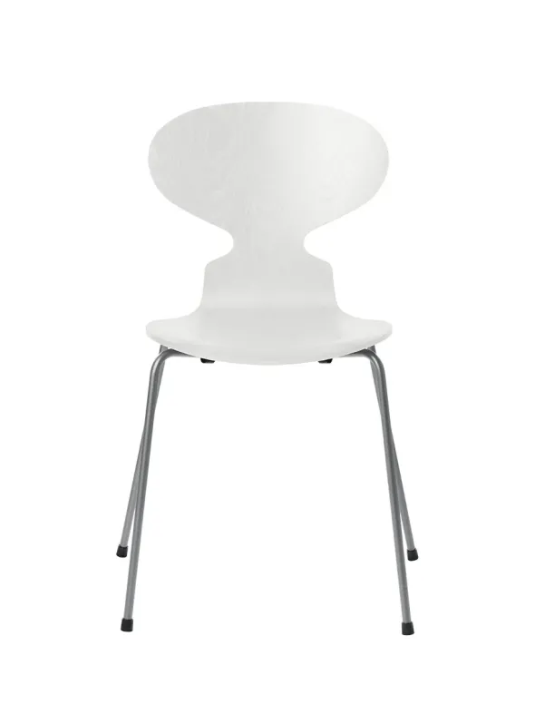 3101 Myren Stol i farvet ask af Arne Jacobsen