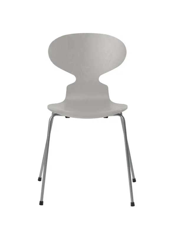 3101 Myren Stol i farvet ask af Arne Jacobsen