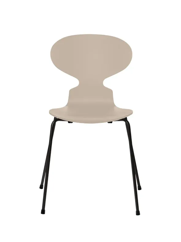 3101 Myren Stol lakeret af Arne Jacobsen