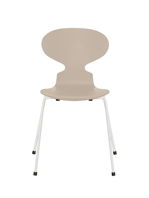 3101 Myren Stol lakeret af Arne Jacobsen