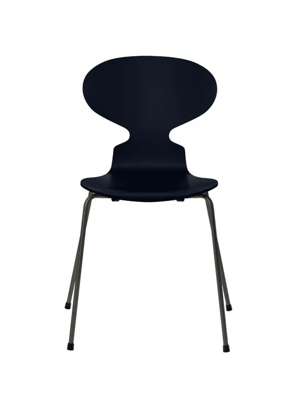 3101 Myren Stol lakeret af Arne Jacobsen