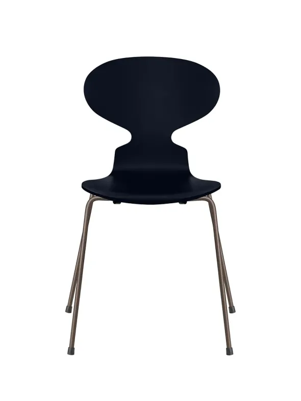 3101 Myren Stol lakeret af Arne Jacobsen