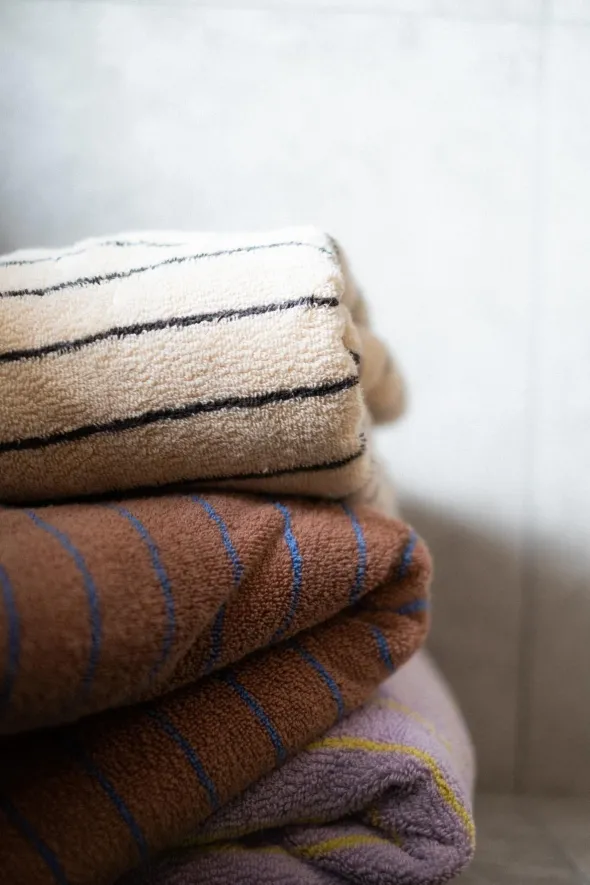Naram towel - Creme & Ink fra Bongusta