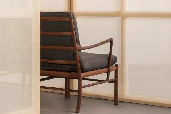 OW149-2 Colonial sofa valnød olie, Terra-læder af Ole Wanscher