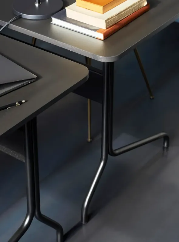 Pavilion Skrivebord AV16 fra &Tradition