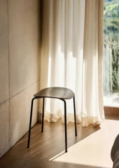 Pavilion Stool AV36 fra &Tradition