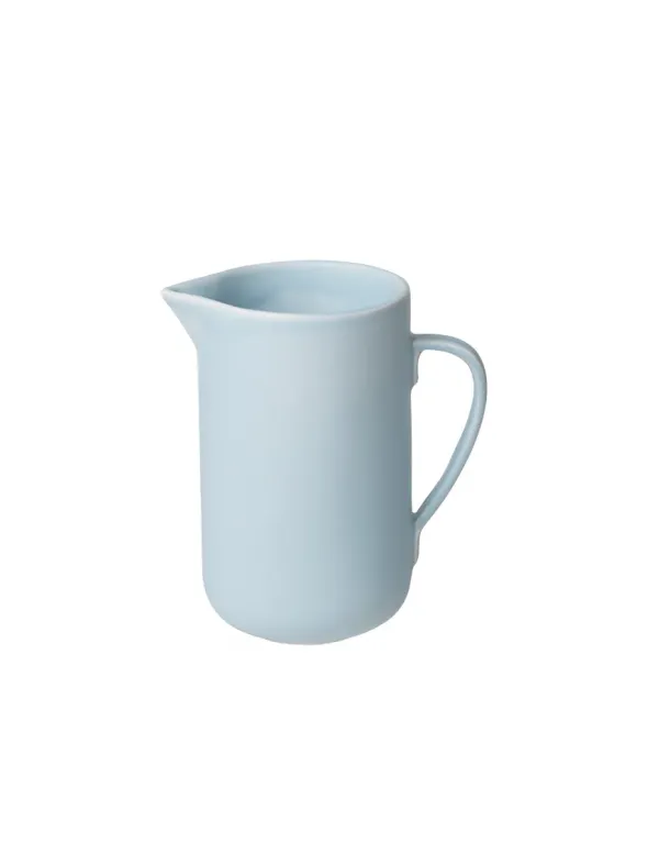 Pisu 14 Pitcher, sky blue fra Louise Roe