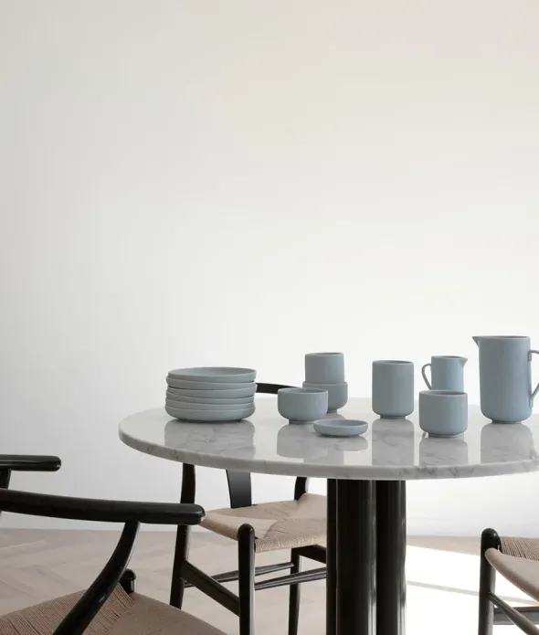 Pisu 15 Pitcher, sky blue fra Louise Roe
